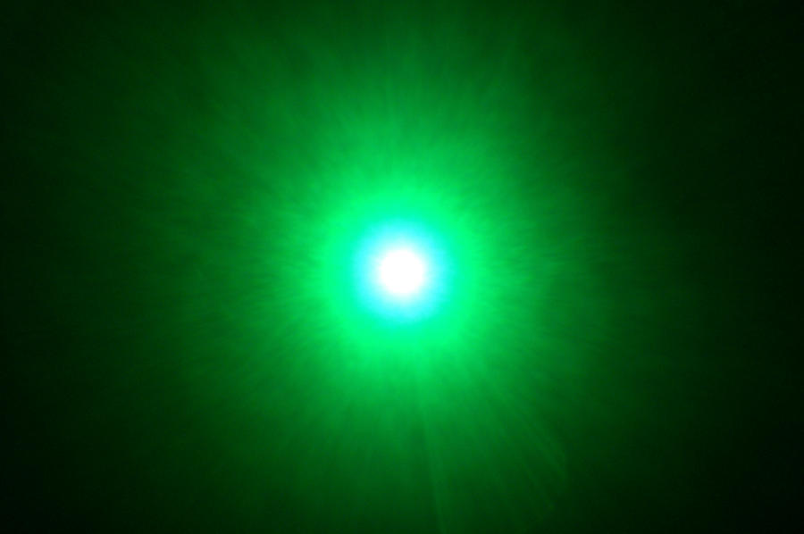 green_light_eye_by_madnezz344.jpg