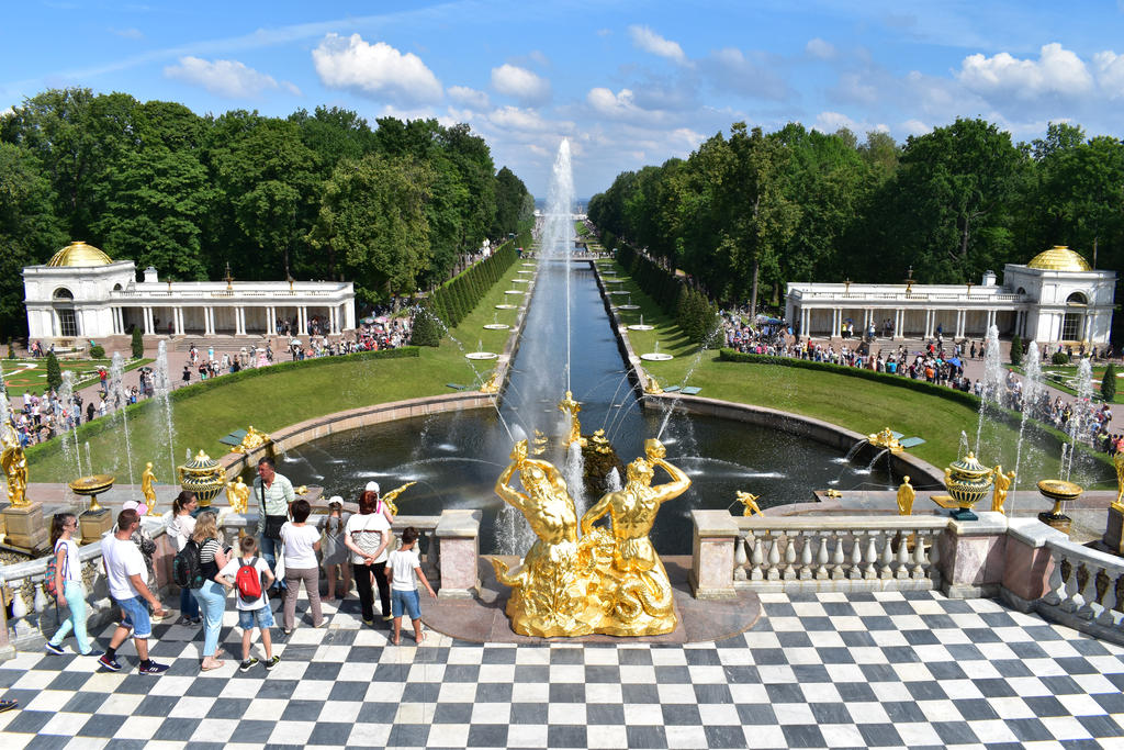 Peterhof Palace - garden by jajafilm