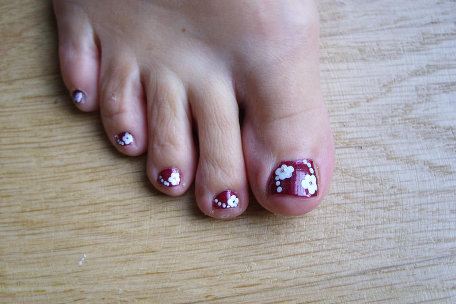 red and white flower toenail by YoureSoHeartcore on DeviantArt