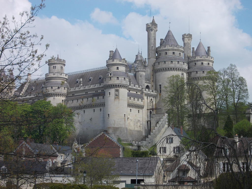 REINO DE CAMELOT Camelot__chateau_de_pierrefonds_____by_magicalmerlingirl-d63ylr9