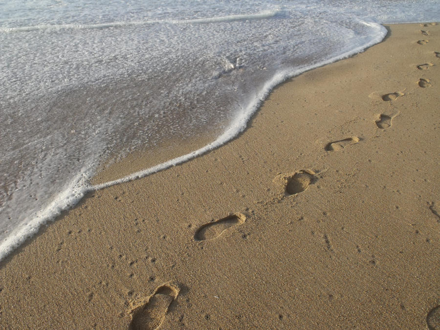 Footprints in the -snow- sand by KariRowen on DeviantArt
