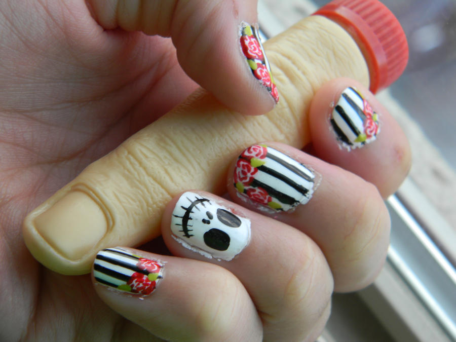 Skull With Roses Nail Design-Halloween by ThePetiteShop on ...