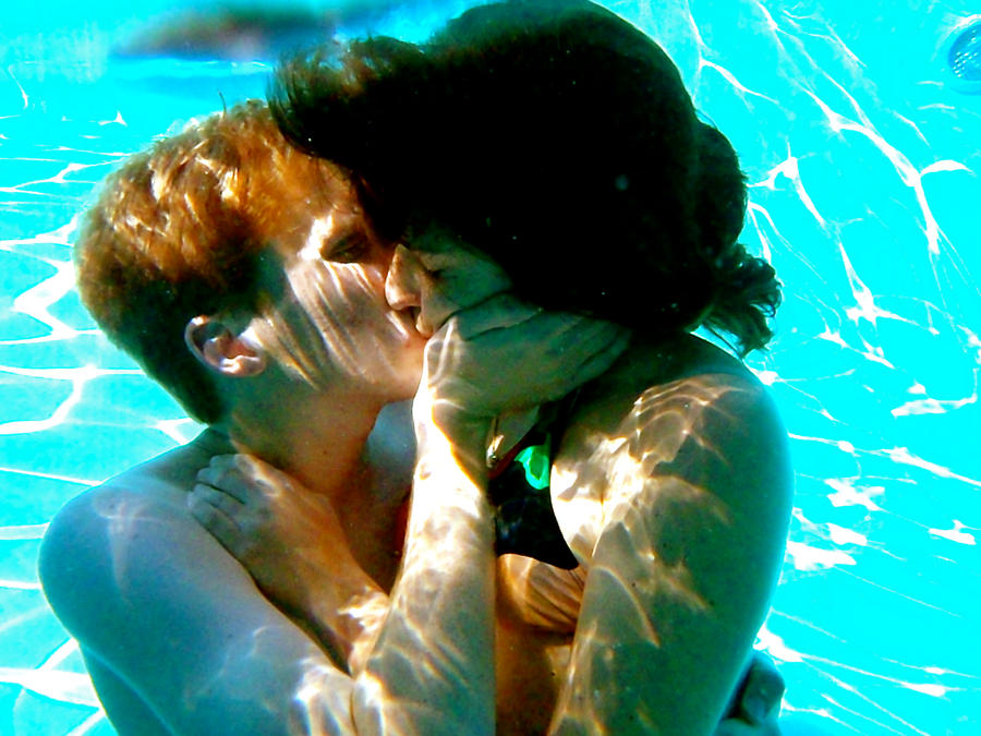 kissing underwater on Tumblr
