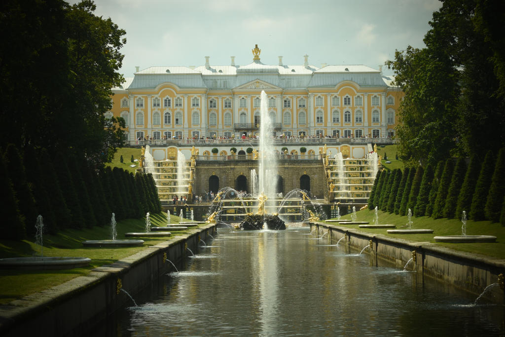 Peterhof Palace by jajafilm