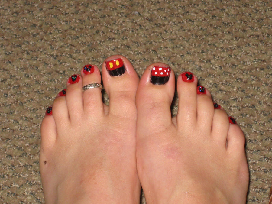 Black and White Mickey Mouse Toe Nail Designs - wide 4