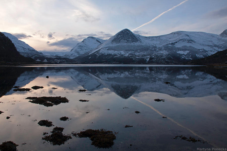 Роскошные пейзажи Норвегии - Страница 33 Winter_reflections_by_piasecka-d9jcphj