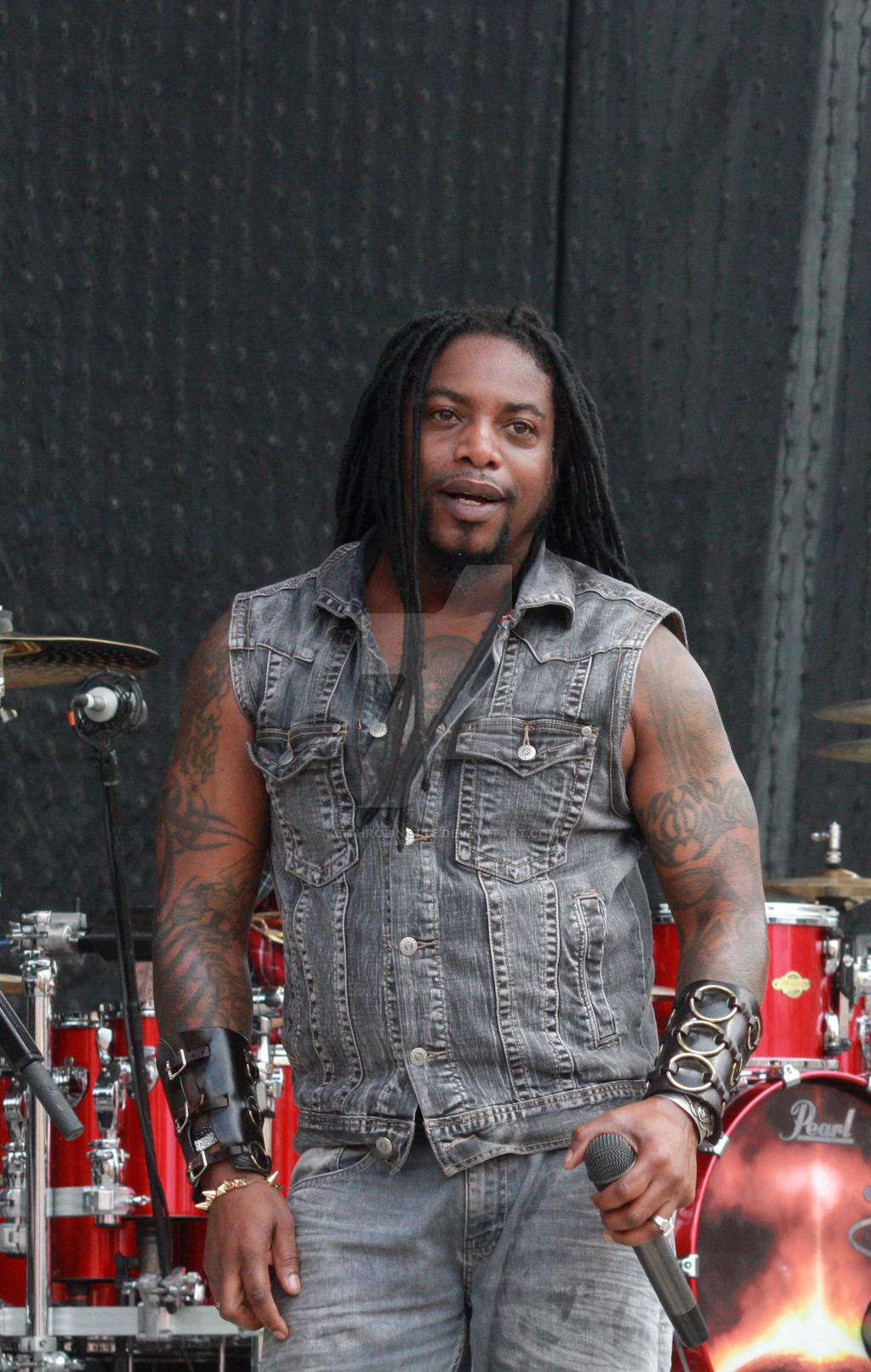 Lajon Witherspoon Photos - Sevendust Greets Fans At 