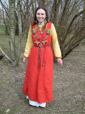 Brahdelt's Viking Dress III by HistoricCostume on DeviantArt
